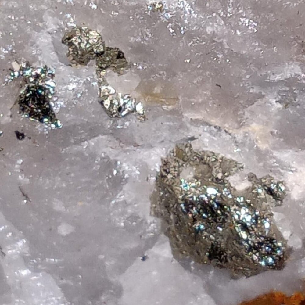 Rare gold platinum ore in quartz